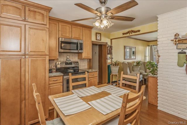 25 Summit Lane, Levittown, NY 11756