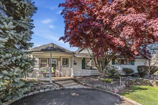 25 Summit Lane, Levittown, NY 11756