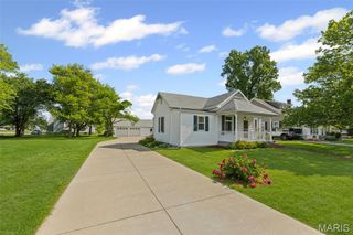 207 W Vine Street, Brighton, IL 62012