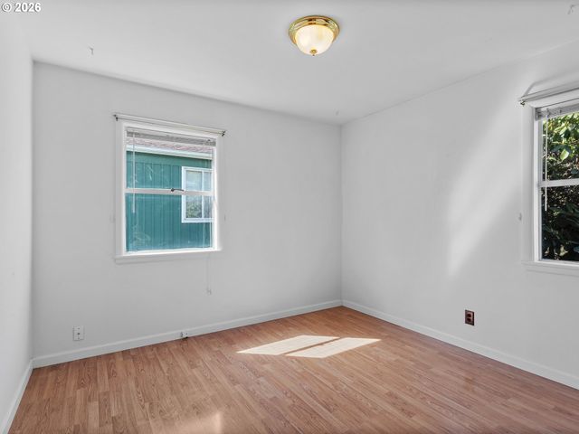 10445 Se CENTER St, Portland, OR 97266