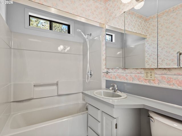 10445 Se CENTER St, Portland, OR 97266