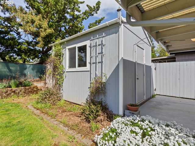 10445 Se CENTER St, Portland, OR 97266