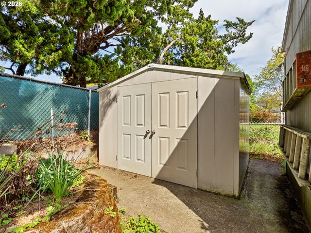 10445 Se CENTER St, Portland, OR 97266