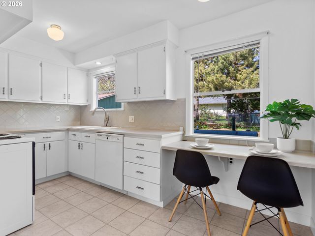 10445 Se CENTER St, Portland, OR 97266