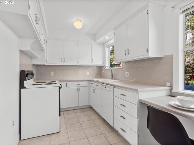 10445 Se CENTER St, Portland, OR 97266