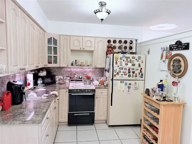 1120 102nd St 21, Bay Harbor Islands, FL 33154