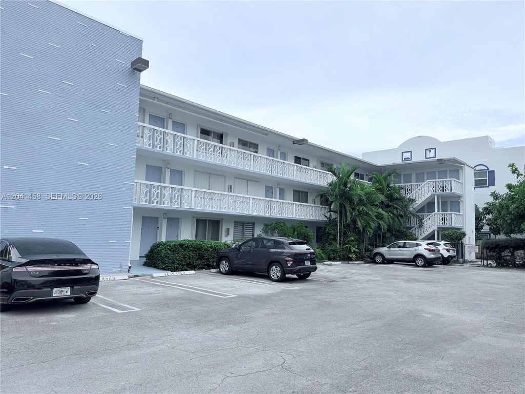 1120 102nd St 21, Bay Harbor Islands, FL 33154