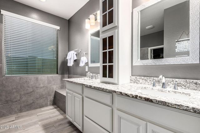 4668 S MCMINN Drive, Gilbert, AZ 85297