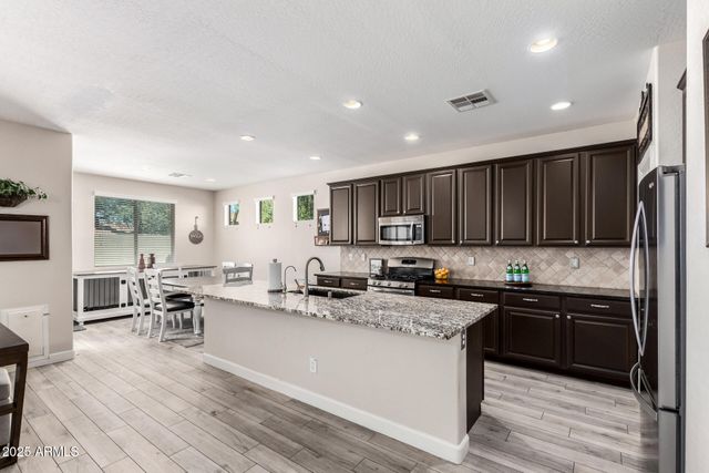 4668 S MCMINN Drive, Gilbert, AZ 85297