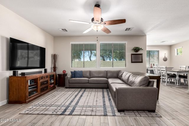 4668 S MCMINN Drive, Gilbert, AZ 85297