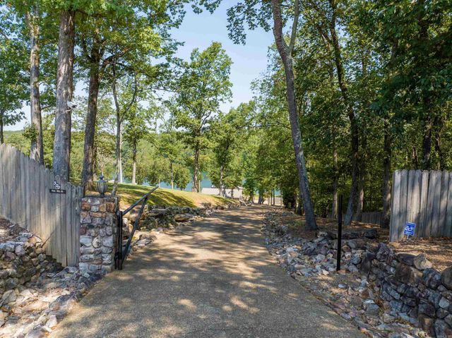 300 Pinehill, Hot Springs, AR 71913