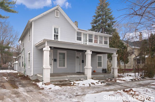 1537 Broadway Avenue NW, Grand Rapids, MI 49504