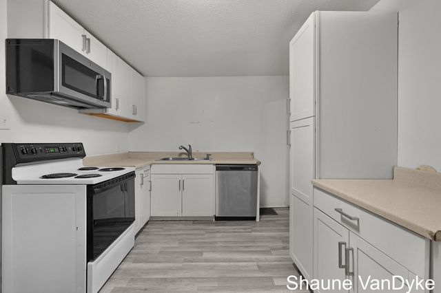 1537 Broadway Avenue NW, Grand Rapids, MI 49504