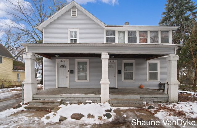 1537 Broadway Avenue NW, Grand Rapids, MI 49504