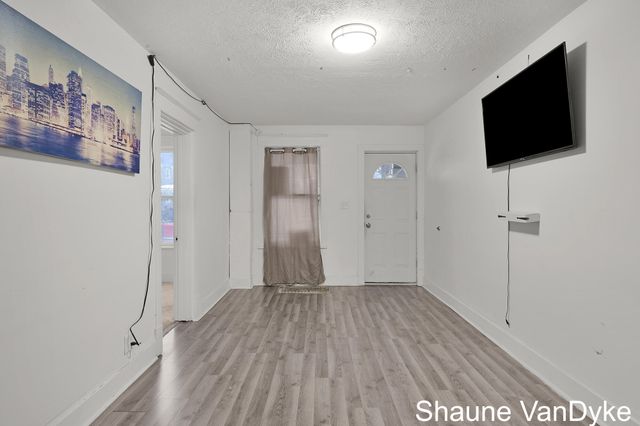 1537 Broadway Avenue NW, Grand Rapids, MI 49504