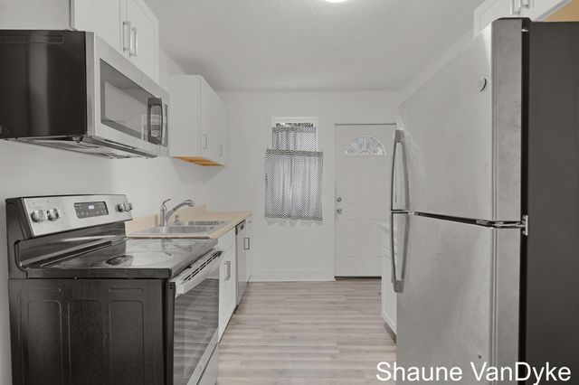 1537 Broadway Avenue NW, Grand Rapids, MI 49504