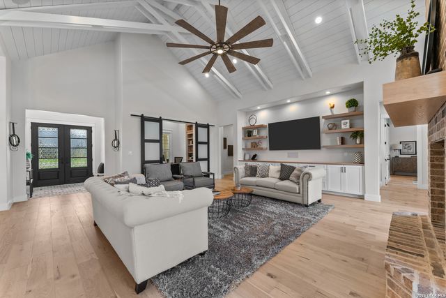411 Acorn Trail, Seguin, TX 78155