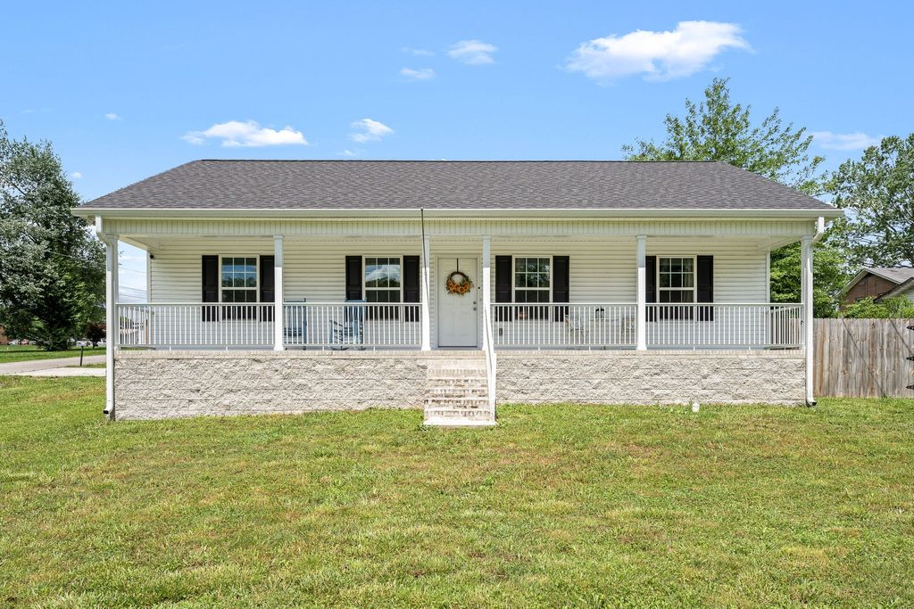 121 Garland Dr, Manchester, TN 37355