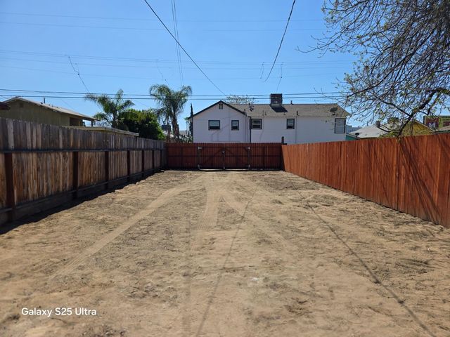 2524 E Grant Avenue, Fresno, CA 93701
