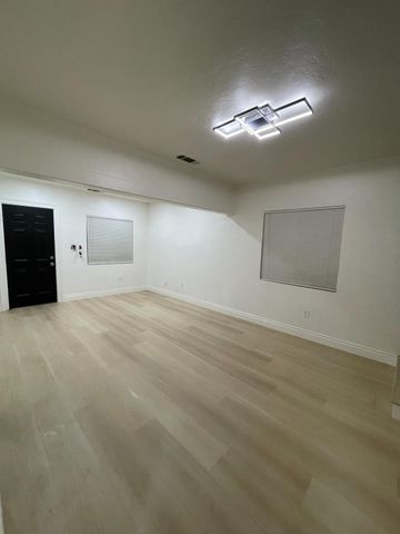 2524 E Grant Avenue, Fresno, CA 93701