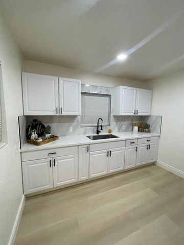 2524 E Grant Avenue, Fresno, CA 93701