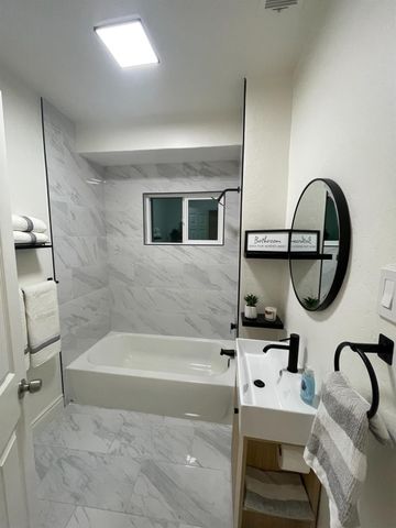 2524 E Grant Avenue, Fresno, CA 93701