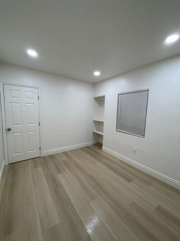 2524 E Grant Avenue, Fresno, CA 93701