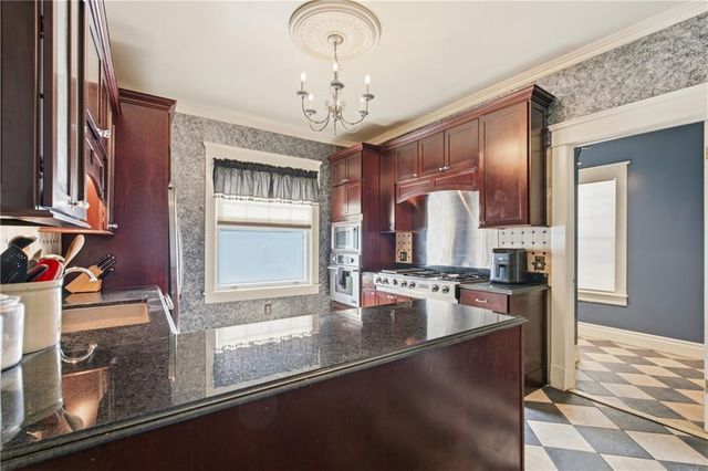 3300 E 10th Street, Kansas City, MO 64127