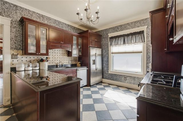 3300 E 10th Street, Kansas City, MO 64127