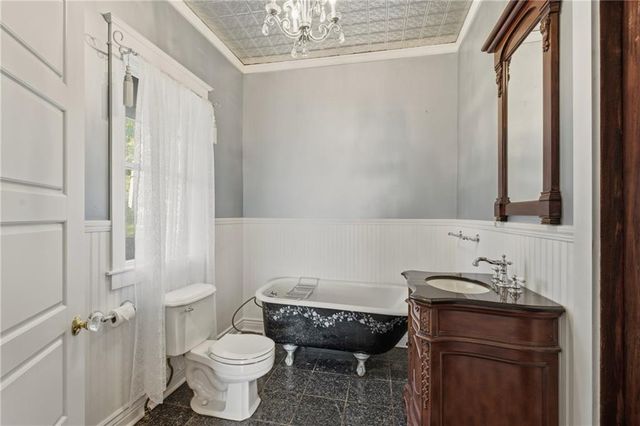 3300 E 10th Street, Kansas City, MO 64127