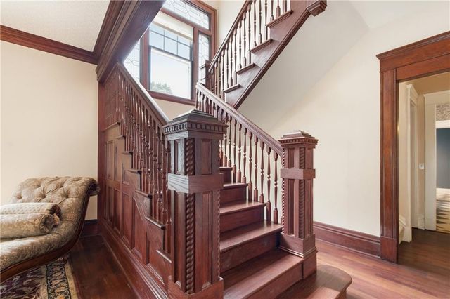 3300 E 10th Street, Kansas City, MO 64127