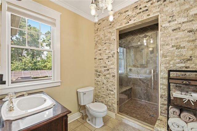 3300 E 10th Street, Kansas City, MO 64127