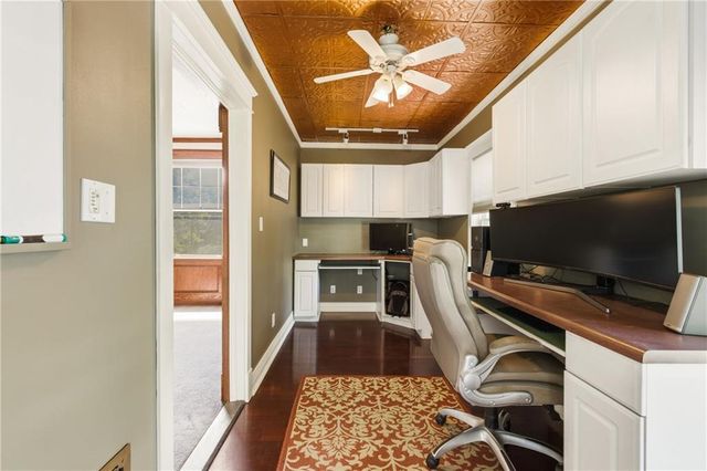 3300 E 10th Street, Kansas City, MO 64127