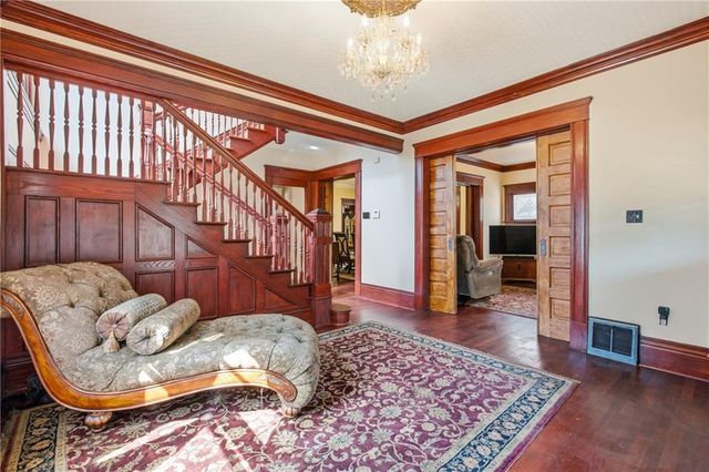 3300 E 10th Street, Kansas City, MO 64127