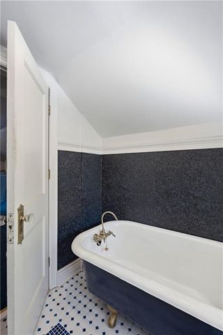 3300 E 10th Street, Kansas City, MO 64127