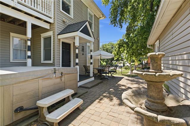 3300 E 10th Street, Kansas City, MO 64127