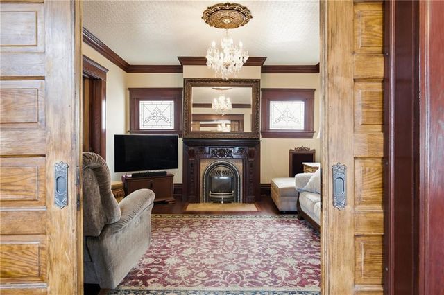 3300 E 10th Street, Kansas City, MO 64127