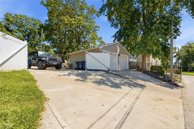 3300 E 10th Street, Kansas City, MO 64127