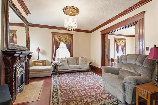 3300 E 10th Street, Kansas City, MO 64127