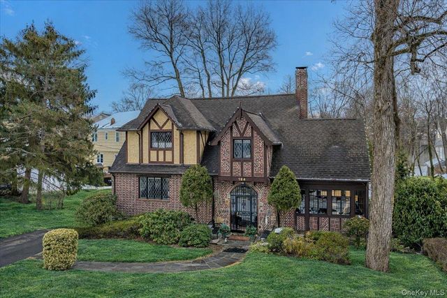 194 Hickory Grove Drive E, Larchmont, NY 10538