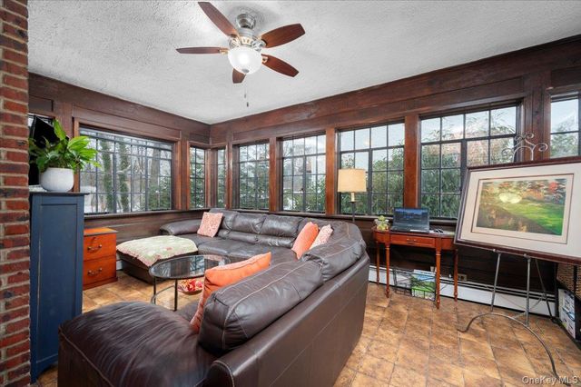 194 Hickory Grove Drive E, Larchmont, NY 10538