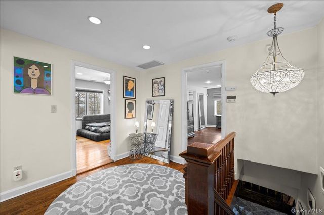 194 Hickory Grove Drive E, Larchmont, NY 10538