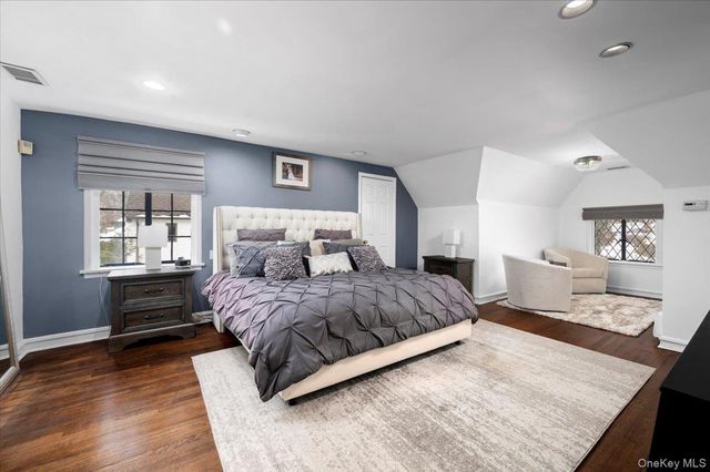 194 Hickory Grove Drive E, Larchmont, NY 10538