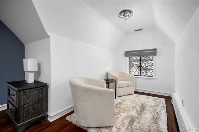 194 Hickory Grove Drive E, Larchmont, NY 10538