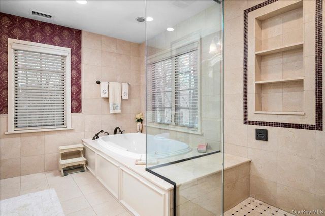 194 Hickory Grove Drive E, Larchmont, NY 10538