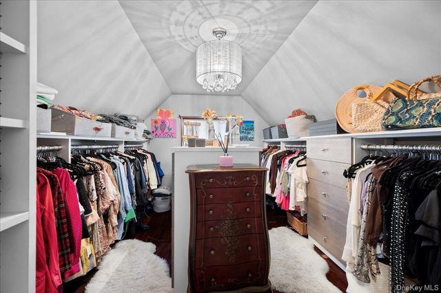 194 Hickory Grove Drive E, Larchmont, NY 10538