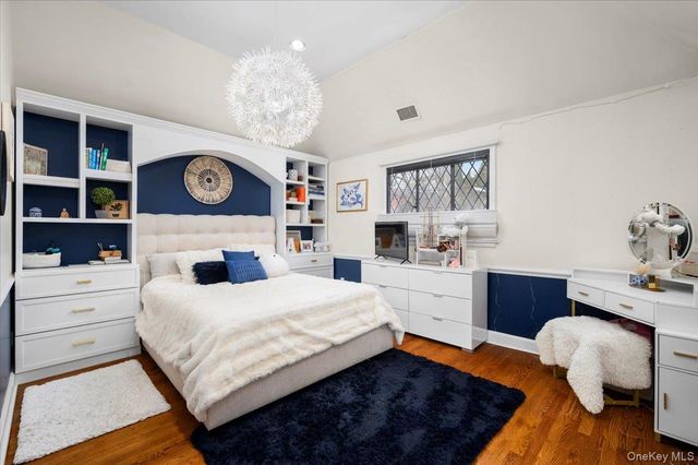 194 Hickory Grove Drive E, Larchmont, NY 10538