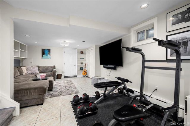 194 Hickory Grove Drive E, Larchmont, NY 10538