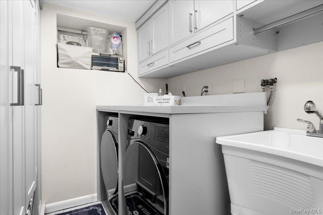 194 Hickory Grove Drive E, Larchmont, NY 10538