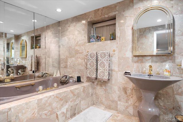 194 Hickory Grove Drive E, Larchmont, NY 10538